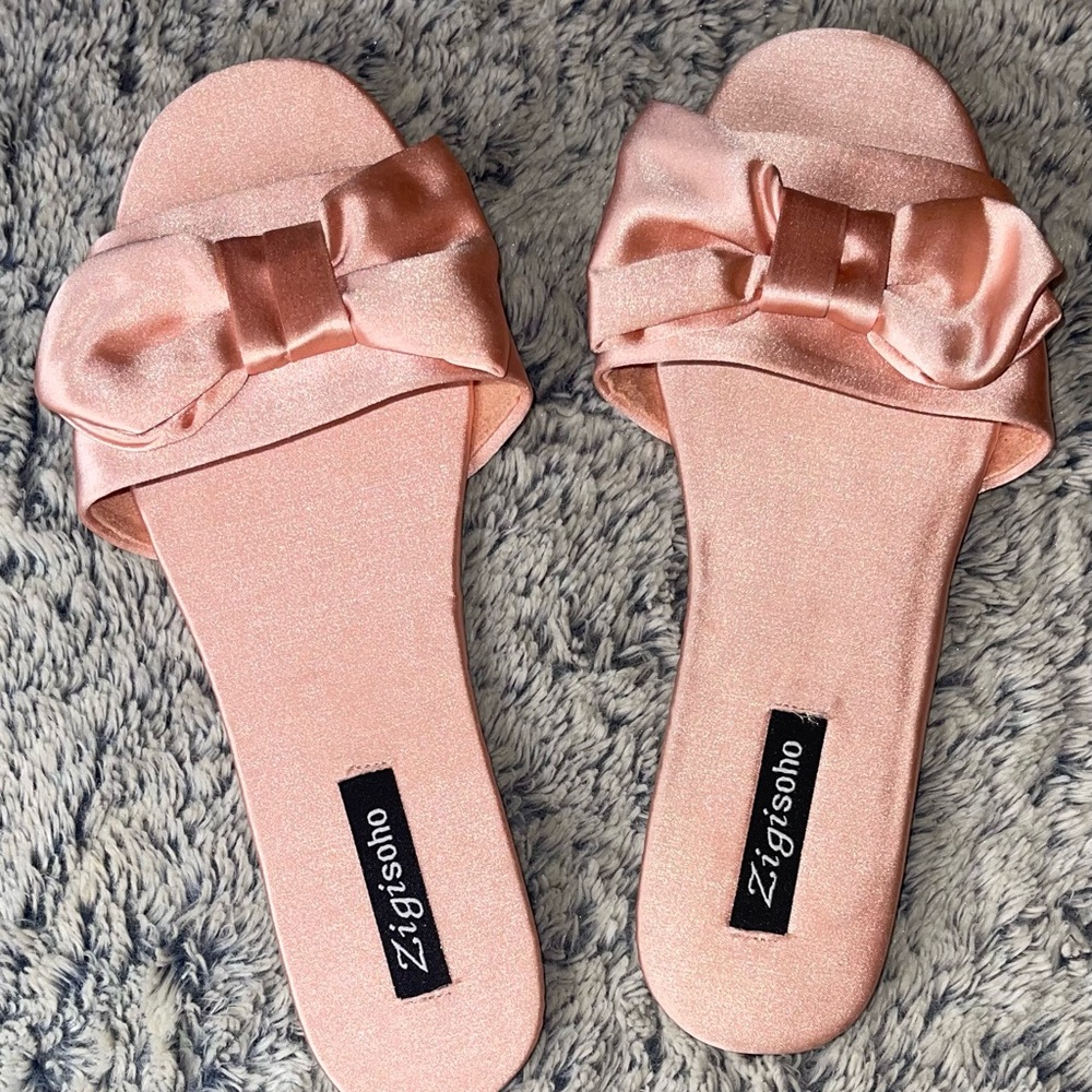 Pink Valiant Slide Sandal with bows These Slides are a Size 8.5 - EUC - Picture 3 of 7